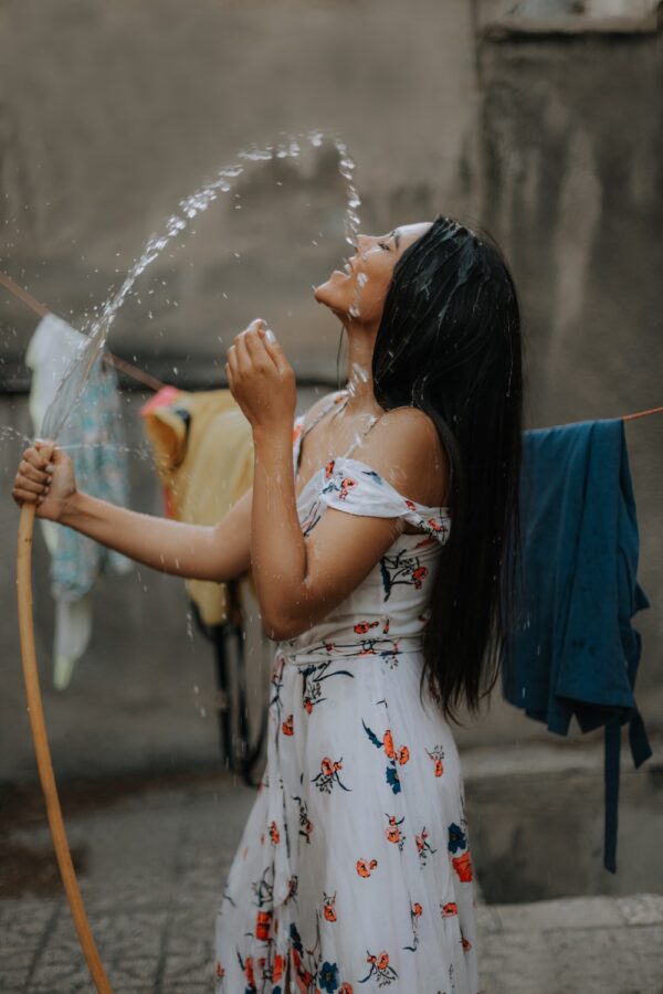 photo 1567064878201 b09965ac1955