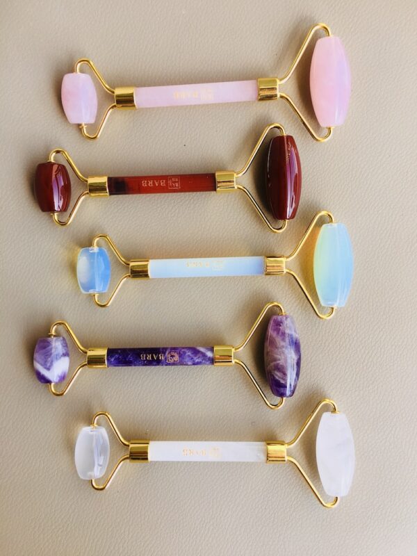 photo 1582136006175 a24377fdf260