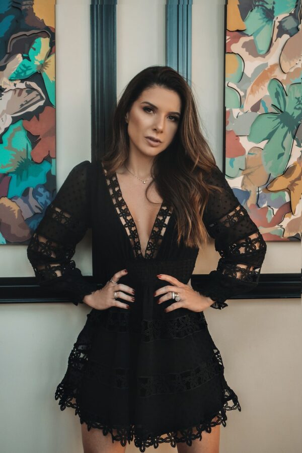 photo 1589911949435 718743b6032c