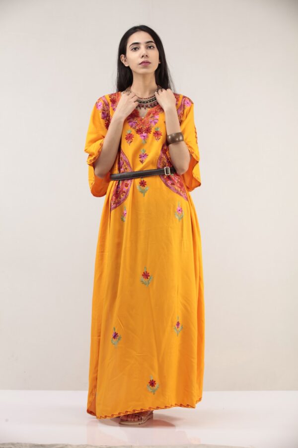 photo 1605763240000 7e93b172d754