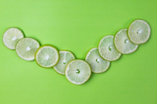 photo 1606914505572 f6d1490d02e5