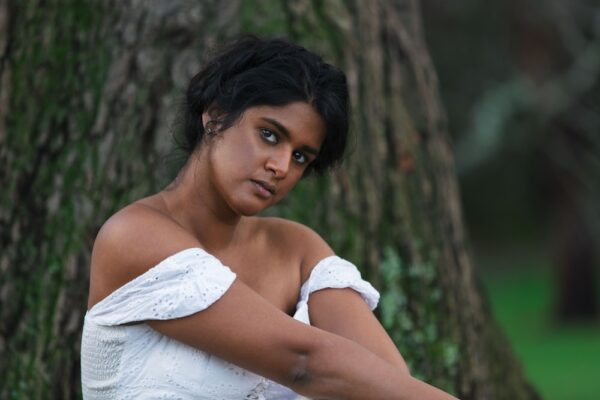 photo 1613041716943 b828feae9402