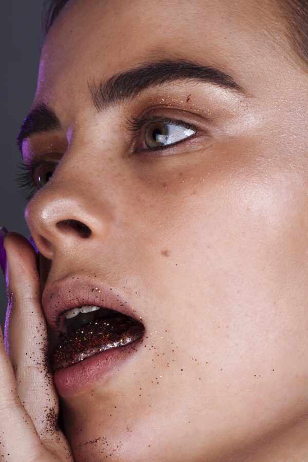 photo 1638265464591 f5f0a5388367