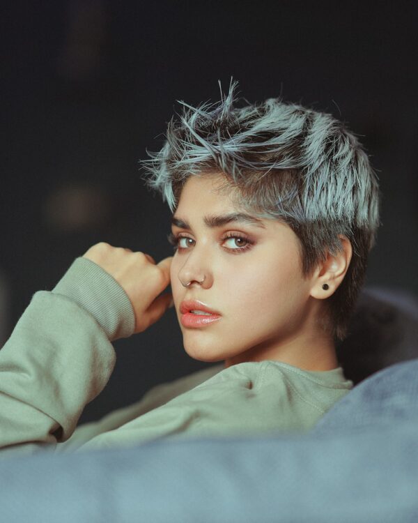 photo 1617175581263 bc0f059cce38