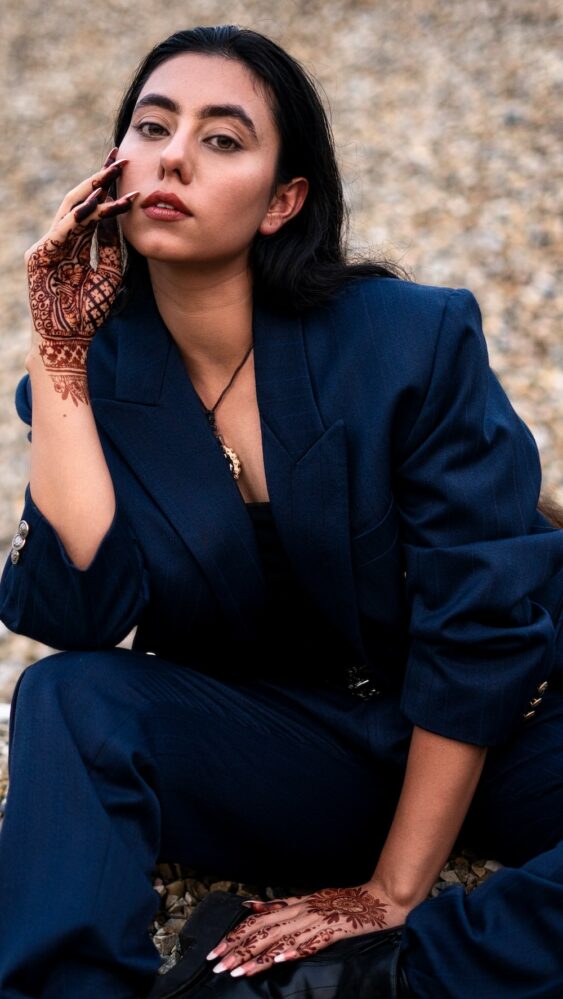 photo 1631569423829 b87b72431e9c