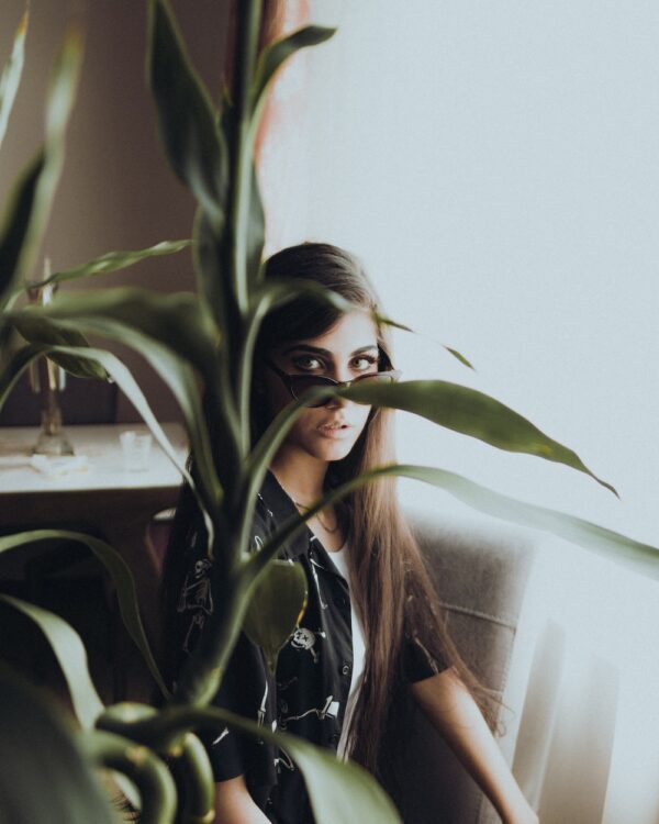 photo 1676145165743 2a87ec908eb4