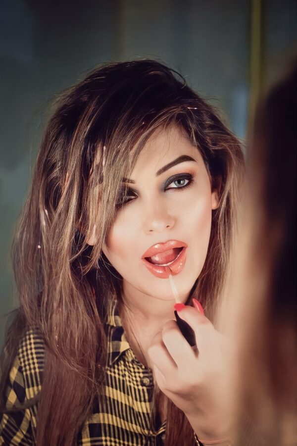 photo 1690935315679 2f912b43643c