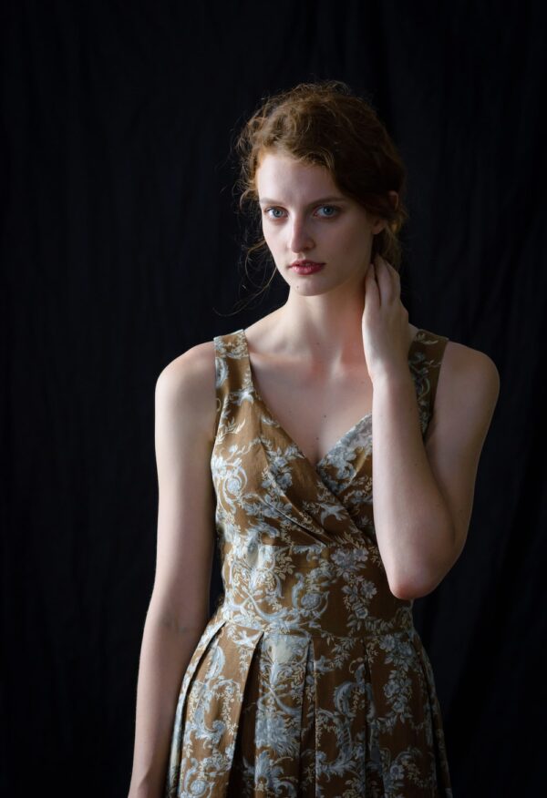 photo 1531019460266 e2adc2c6bcec