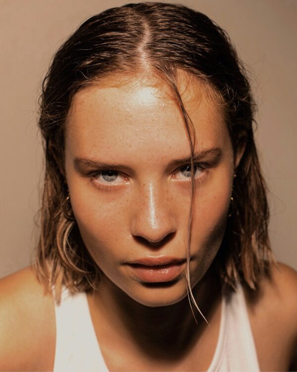 美麗的奧秘:利用面部按摩技巧實現青春 9 photo 1581182786510 168e6bc0013d