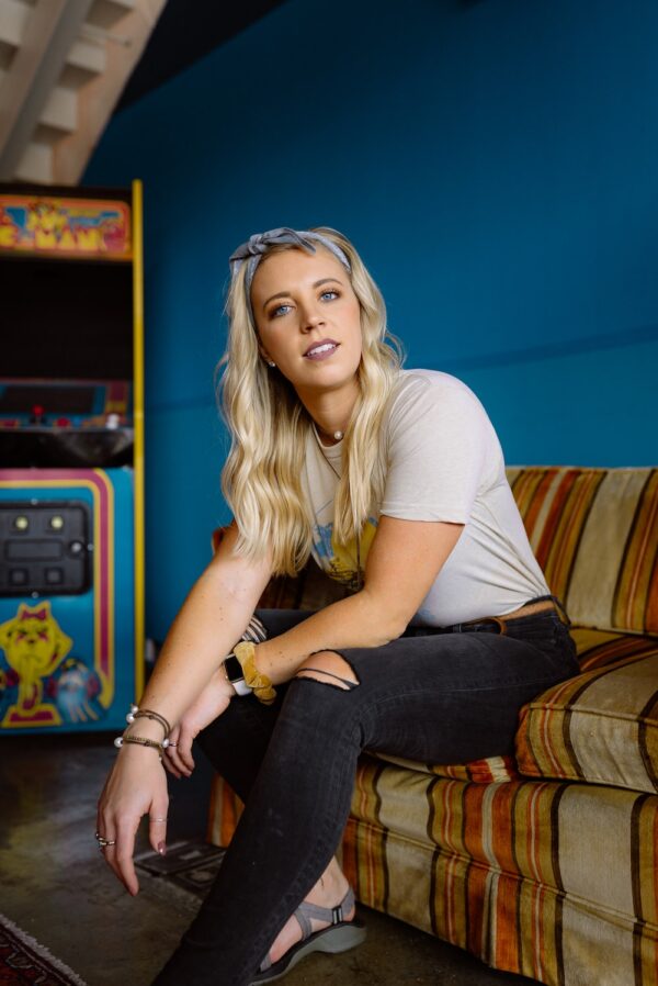 photo 1598886221321 26aa46a669f2