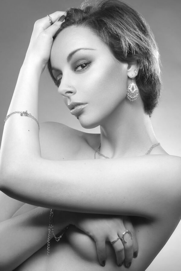 photo 1577123384297 6bedba8e7a11