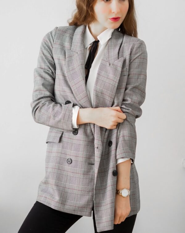 photo 1608234808644 c02ca3875dbb