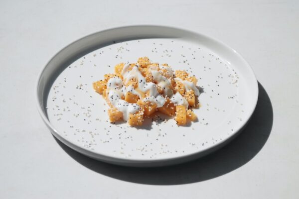 photo 1602267927599 9205b8e2b368