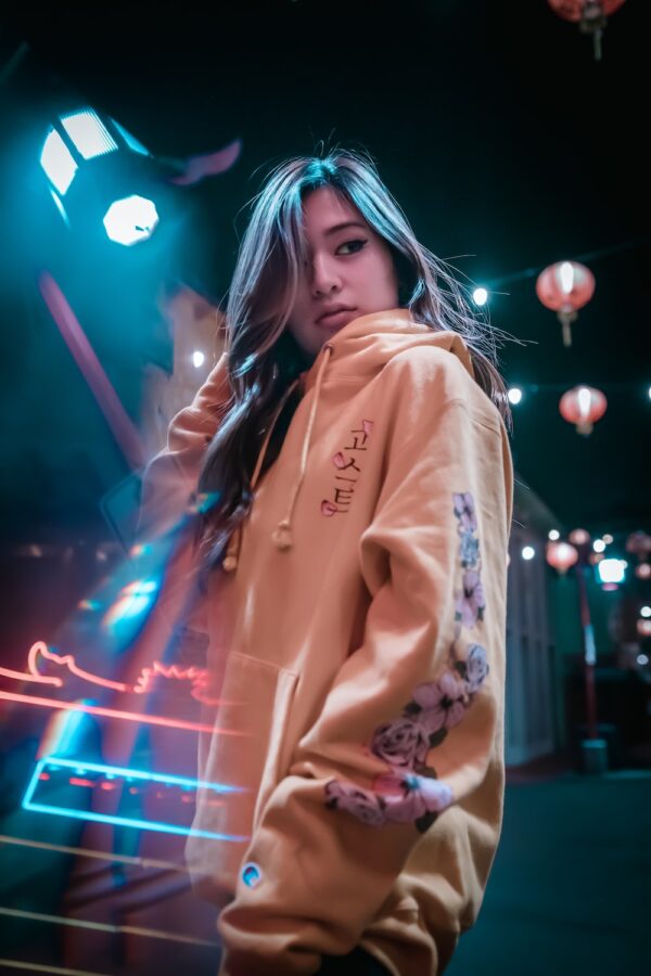 簡單又時尚:穿出你的街拍時尚風格 8 photo 1617922304319 48eba6011532