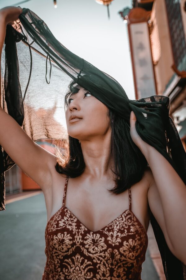 photo 1618375419595 91e66af79c59