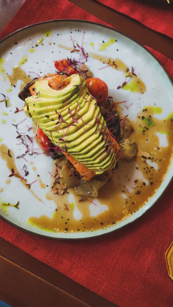 photo 1659192456502 dd99305efbc0