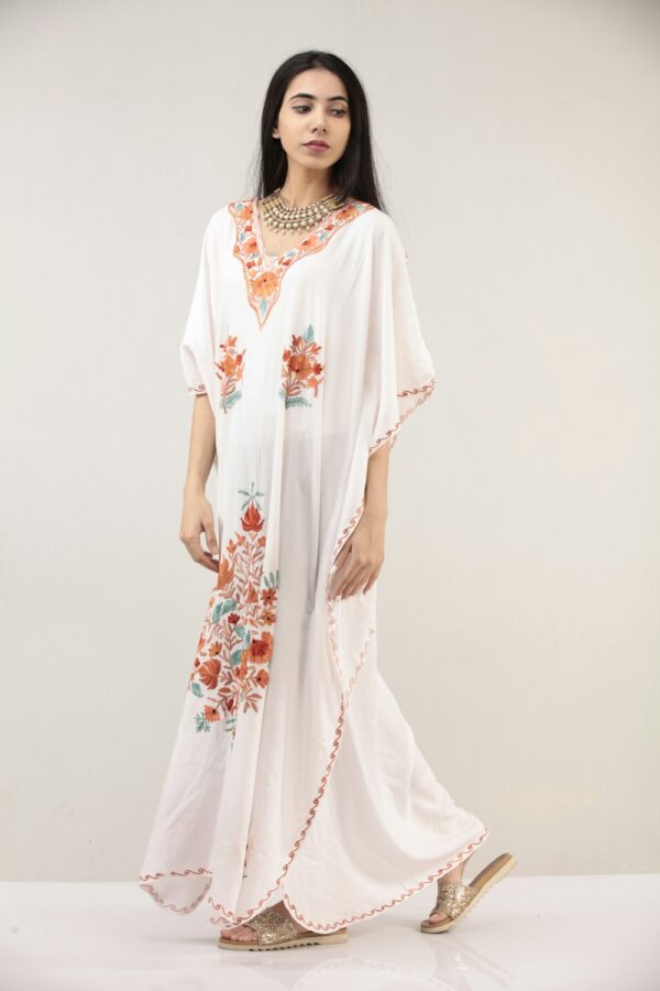 photo 1605763269552 4705d8c8e301