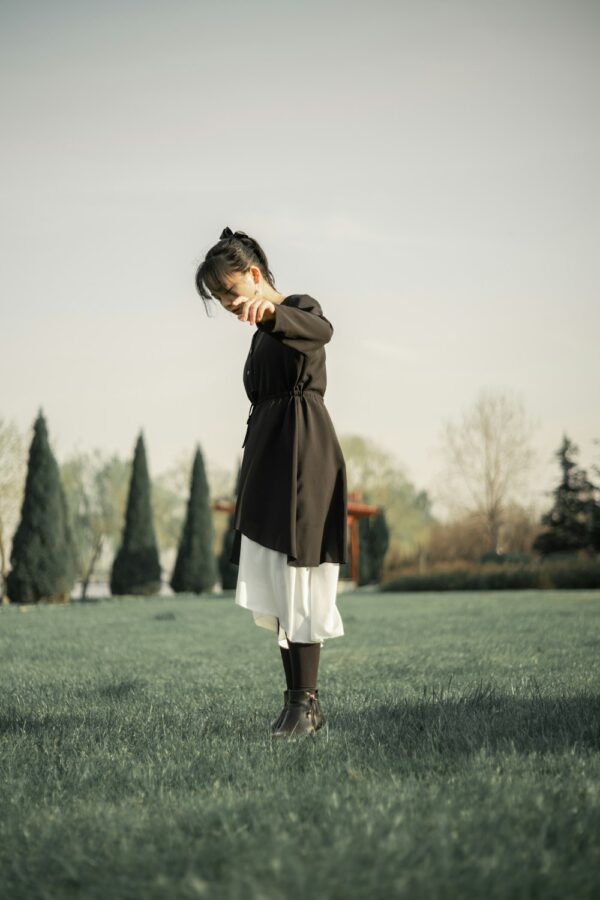 探索最新時尚趨勢:精彩的造型示範指南 3 photo 1585270032112 dea9dee89554