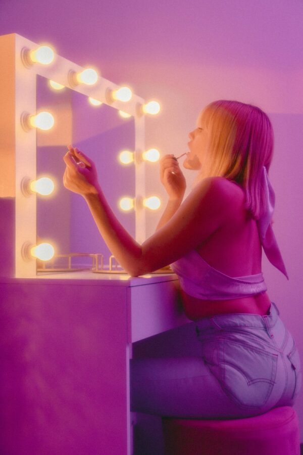 photo 1605381078451 a0672a91a4be