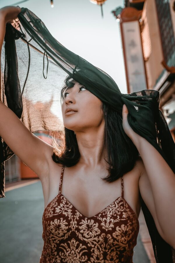 photo 1618375419595 91e66af79c59