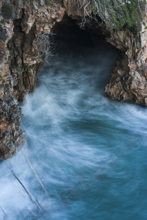 photo 1585059896096 359e23cac1b6