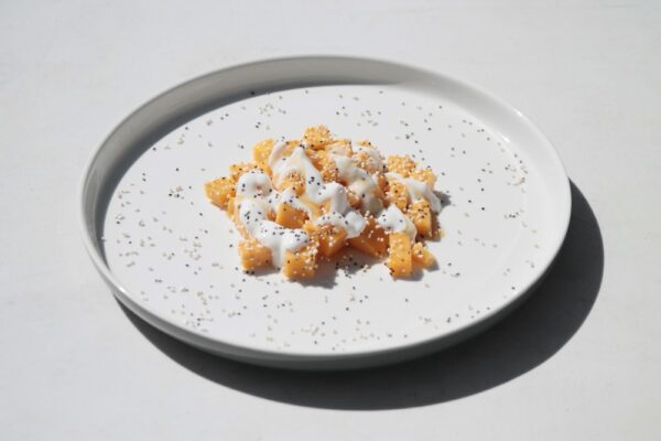 photo 1602267927599 9205b8e2b368