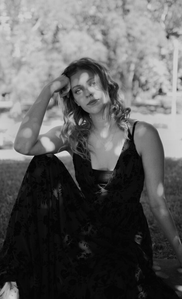 photo 1633077705115 8c2a115f8e55