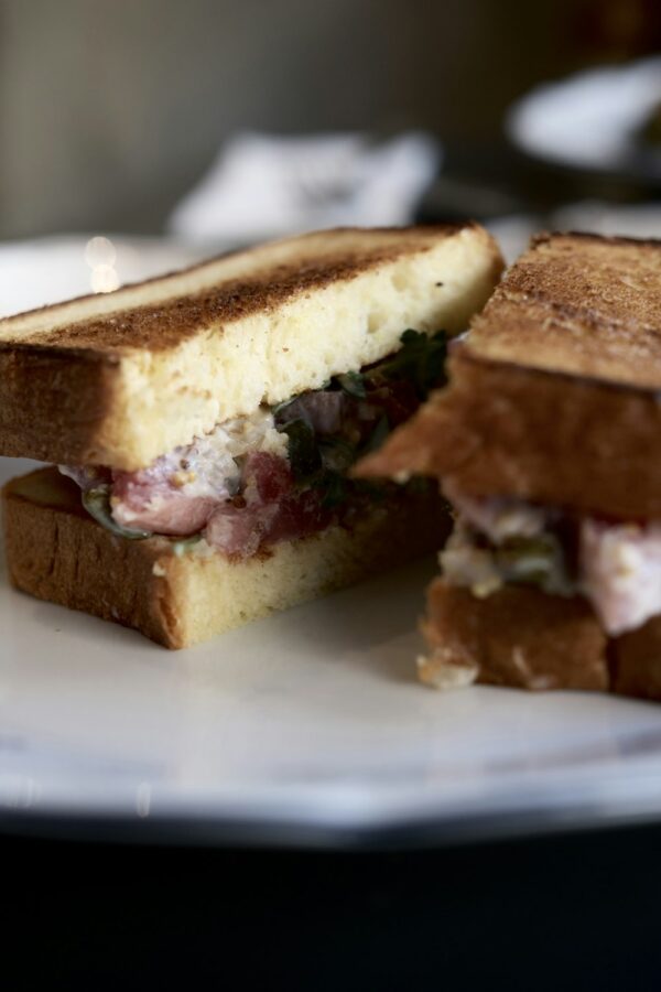 photo 1659589967239 ac53f6f24c75