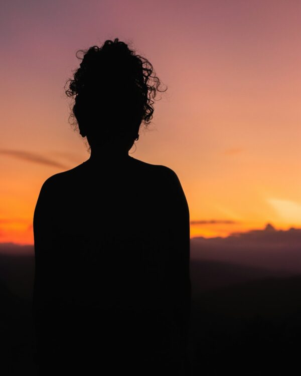 五個必學街拍時尚搭配法:從鮮豔色彩到層次感 2 photo 1675272346277 7b1ef14bf94b