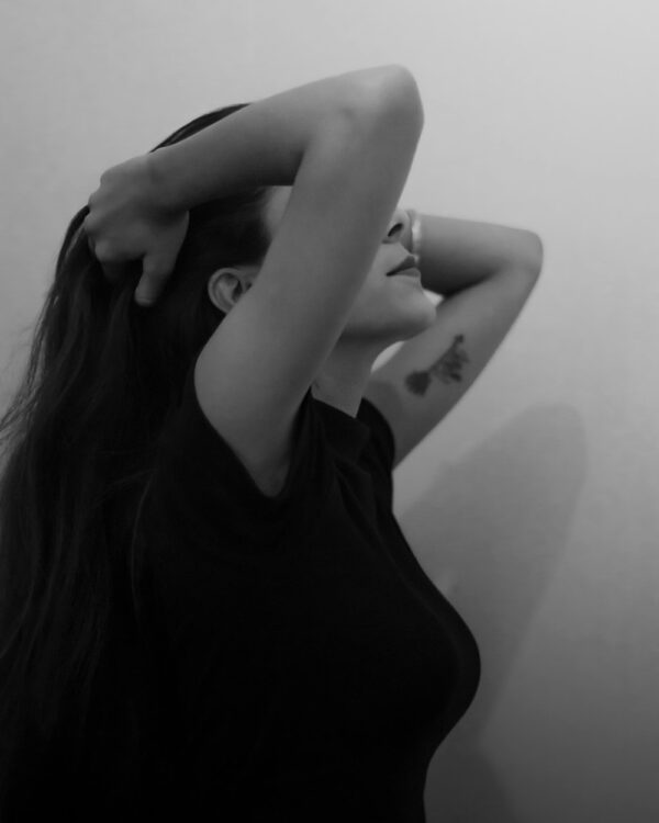 搶先一步:時尚穿搭雜誌上的新潮流 1 photo 1616324034107 2d97ac4079b2